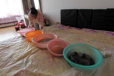 潍坊楼上漏水，住户失联，小区没物管，业主维权难！律师来支招……